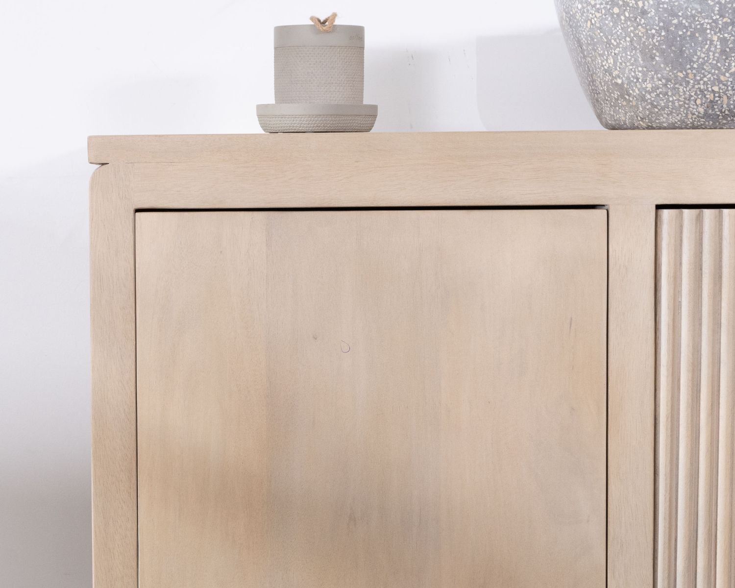 Meuble sous vasque suspendu 140 cm en manguier blanchi "Nani" façades bi-texturées