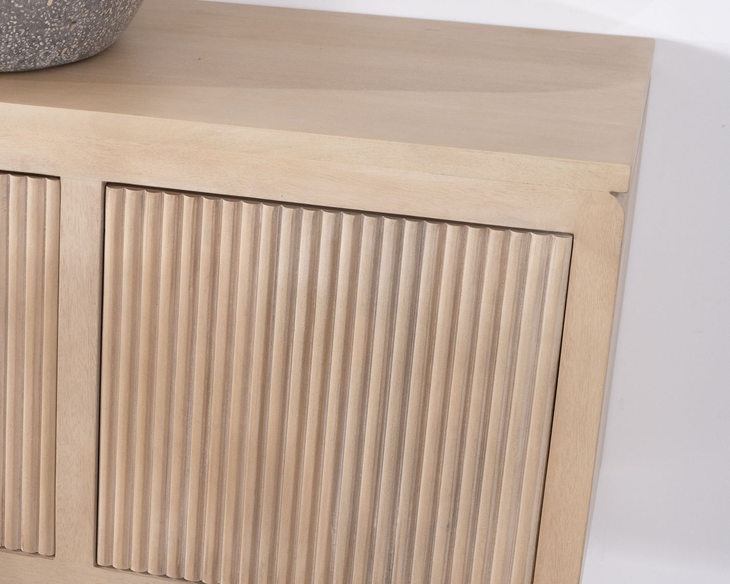 Meuble sous vasque suspendu 140 cm en manguier blanchi "Nani" façades bi-texturées