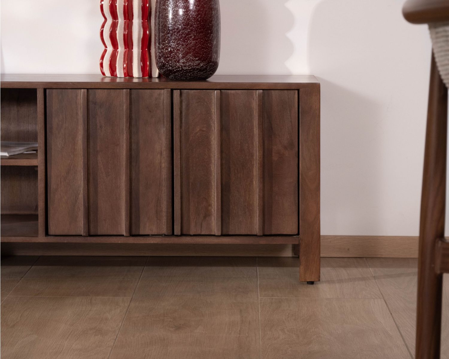 Meuble TV bas esprit zen en manguier massif teinte noyer 180 cm « Sicora »