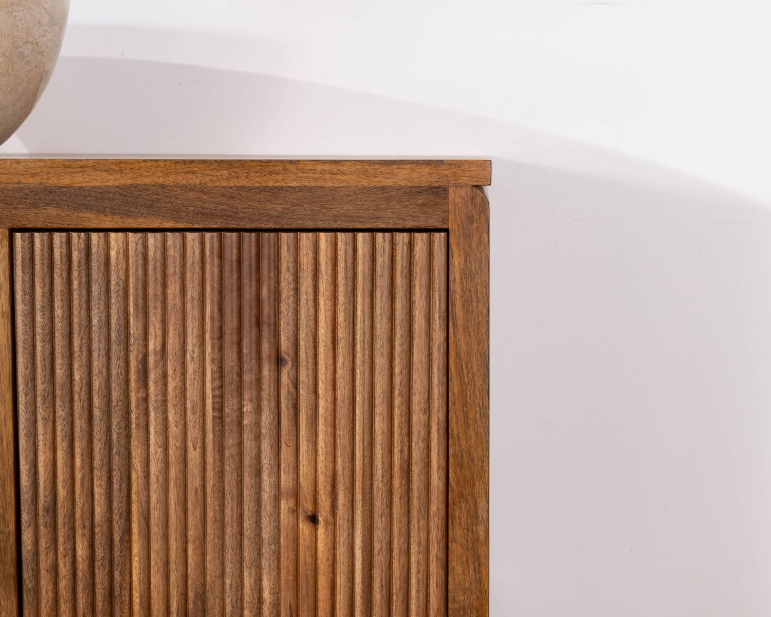 Meuble sous vasque suspendu 140 cm en manguier foncé "Nani" façades bi-texturées