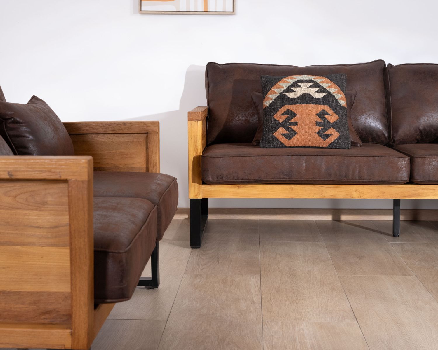 Canapé 2 places bois de teck et tissu imitation cuir havane "Roster"