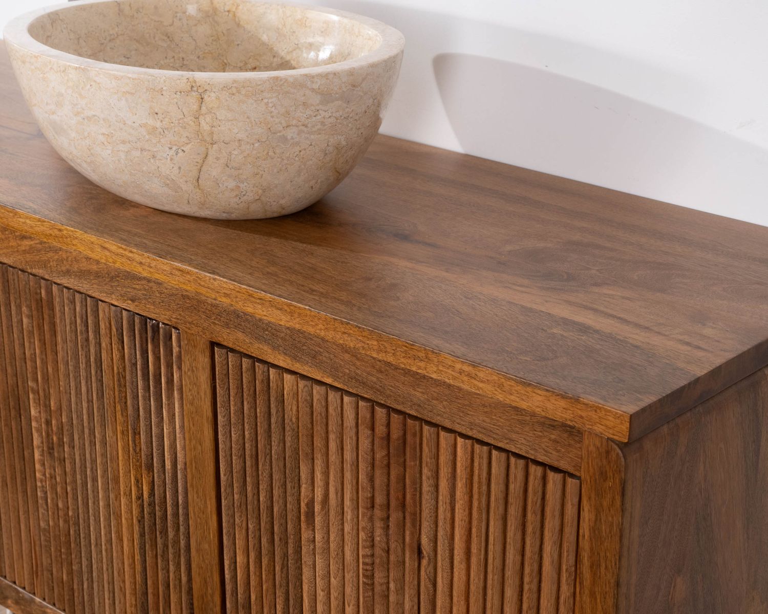 Meuble sous vasque suspendu 140 cm en manguier foncé "Nani" façades bi-texturées