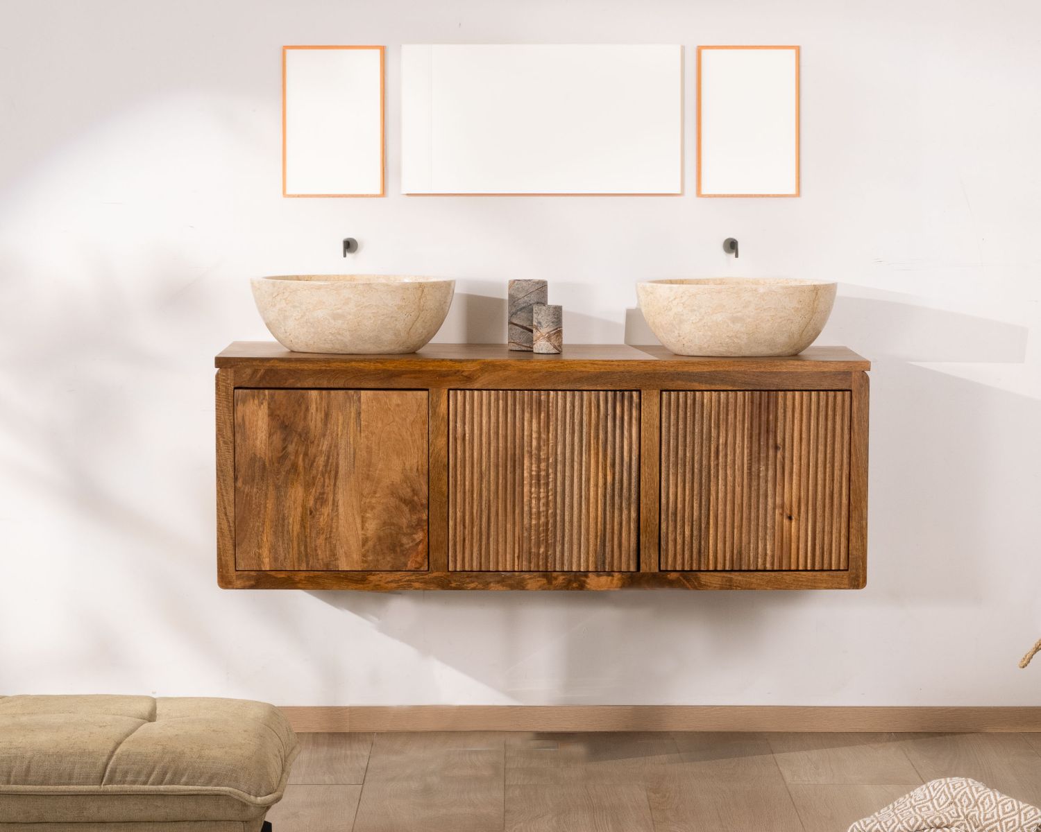 Meuble sous vasque suspendu 140 cm en manguier foncé "Nani" façades bi-texturées