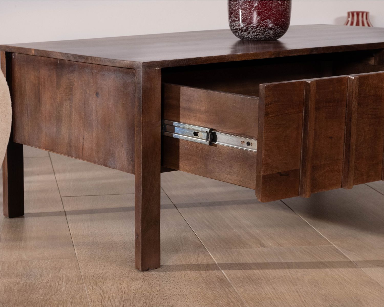 Table basse rectangulaire esprit zen en manguier teinte noyer "Sicora "