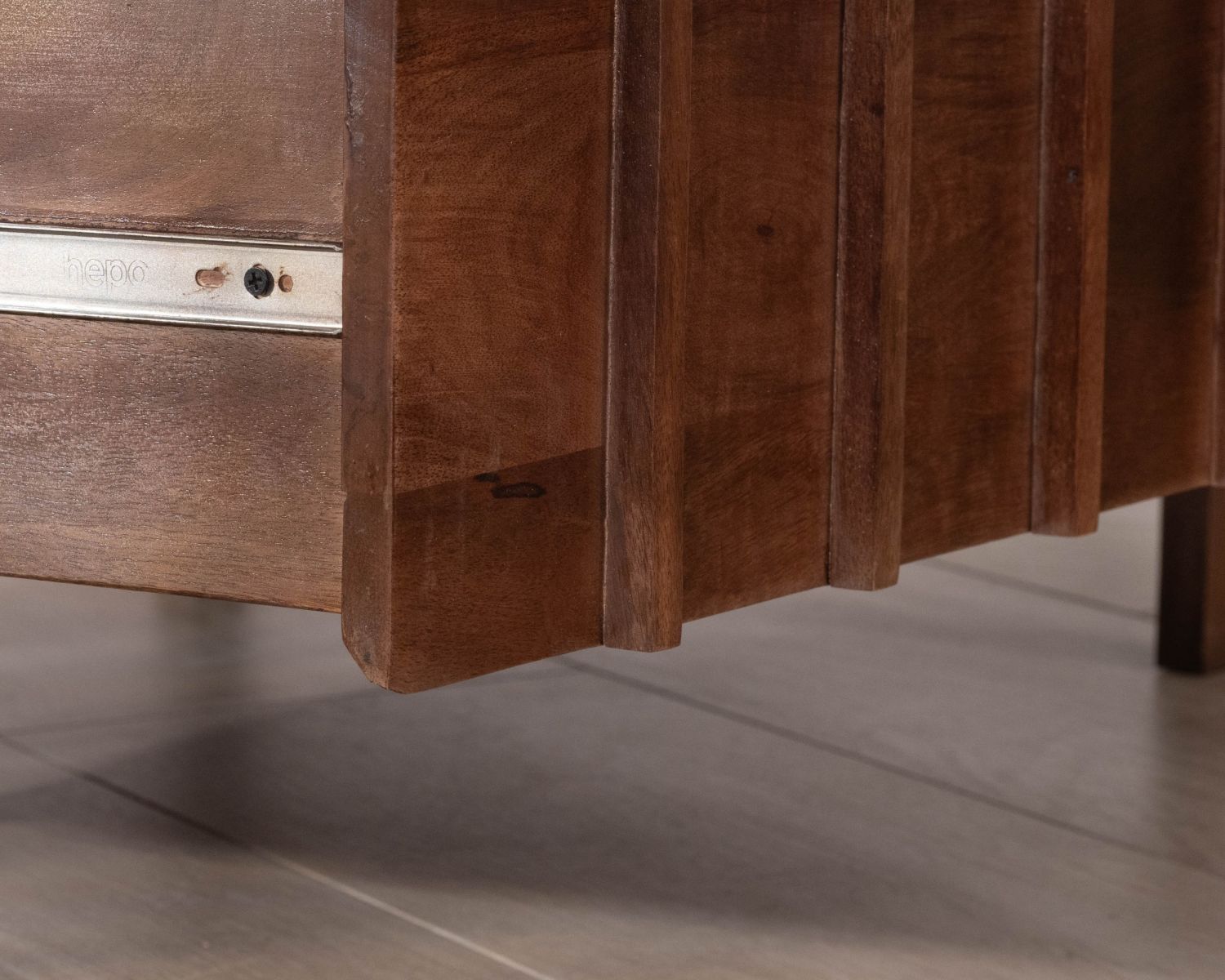 Table basse rectangulaire esprit zen en manguier teinte noyer "Sicora "