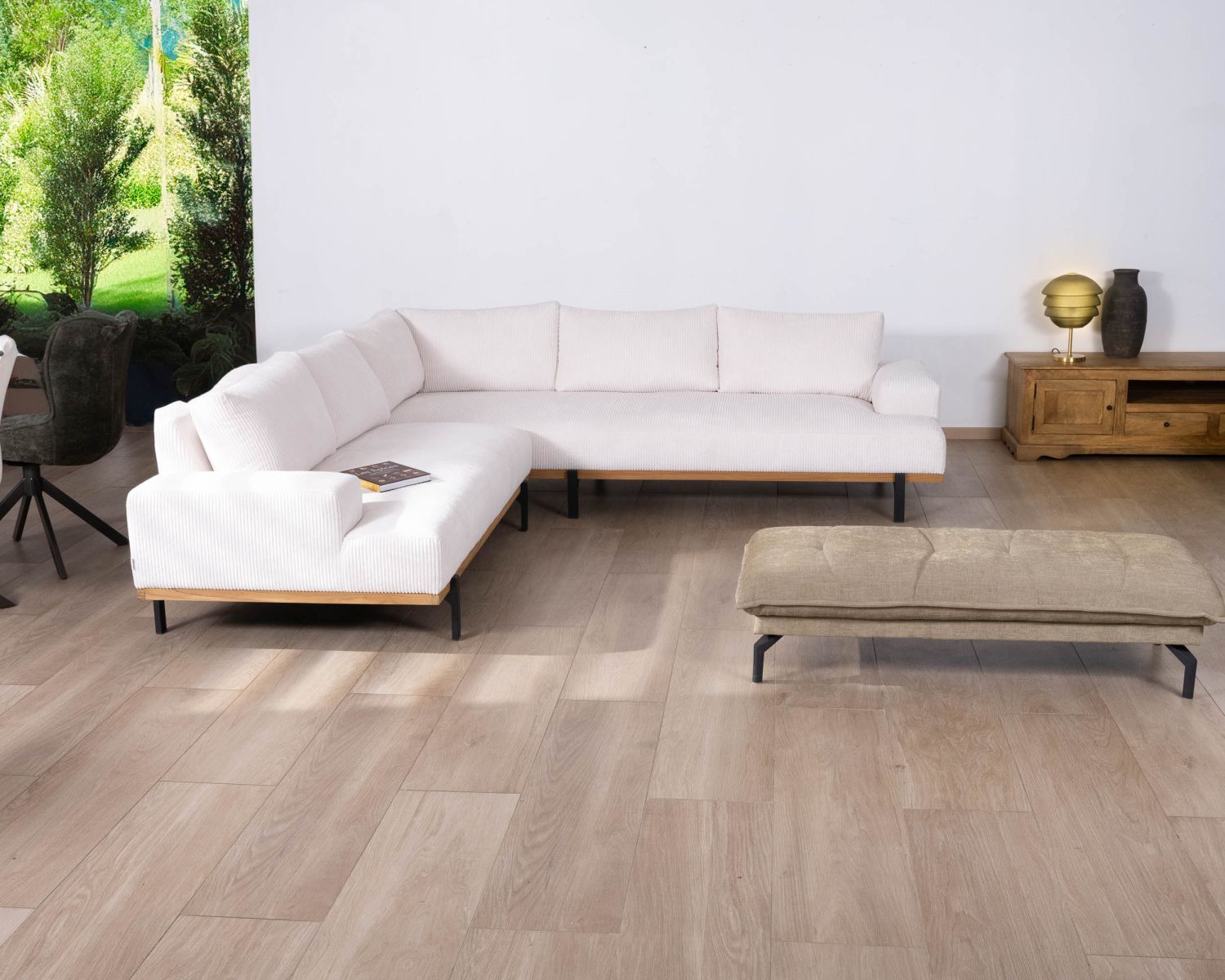 Canapé en angle haut de gamme en velours côtelé écru et teck "Fényx" retour gauche