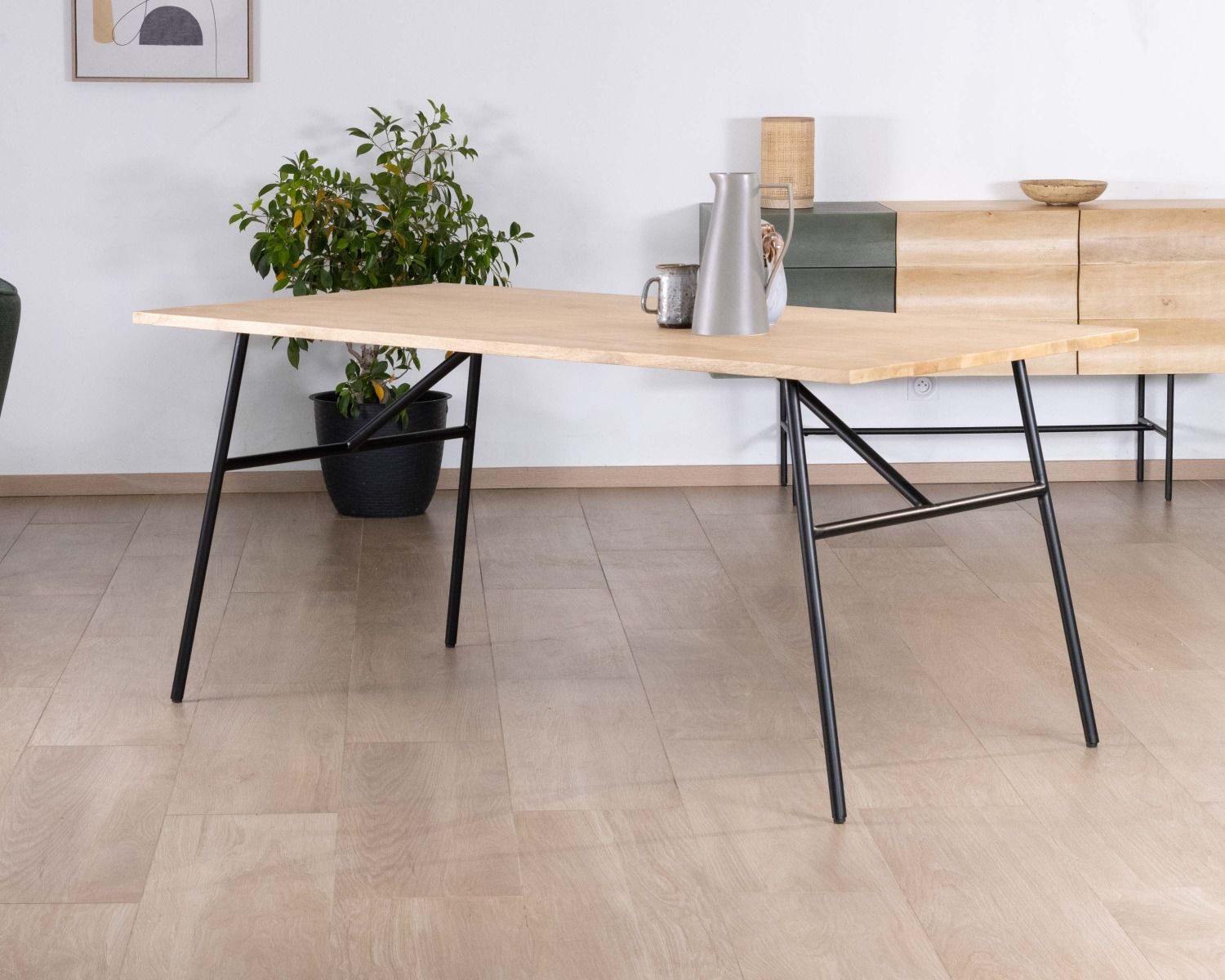 Table de repas style épuré japandi plateau bois pieds métal "Elegancy"