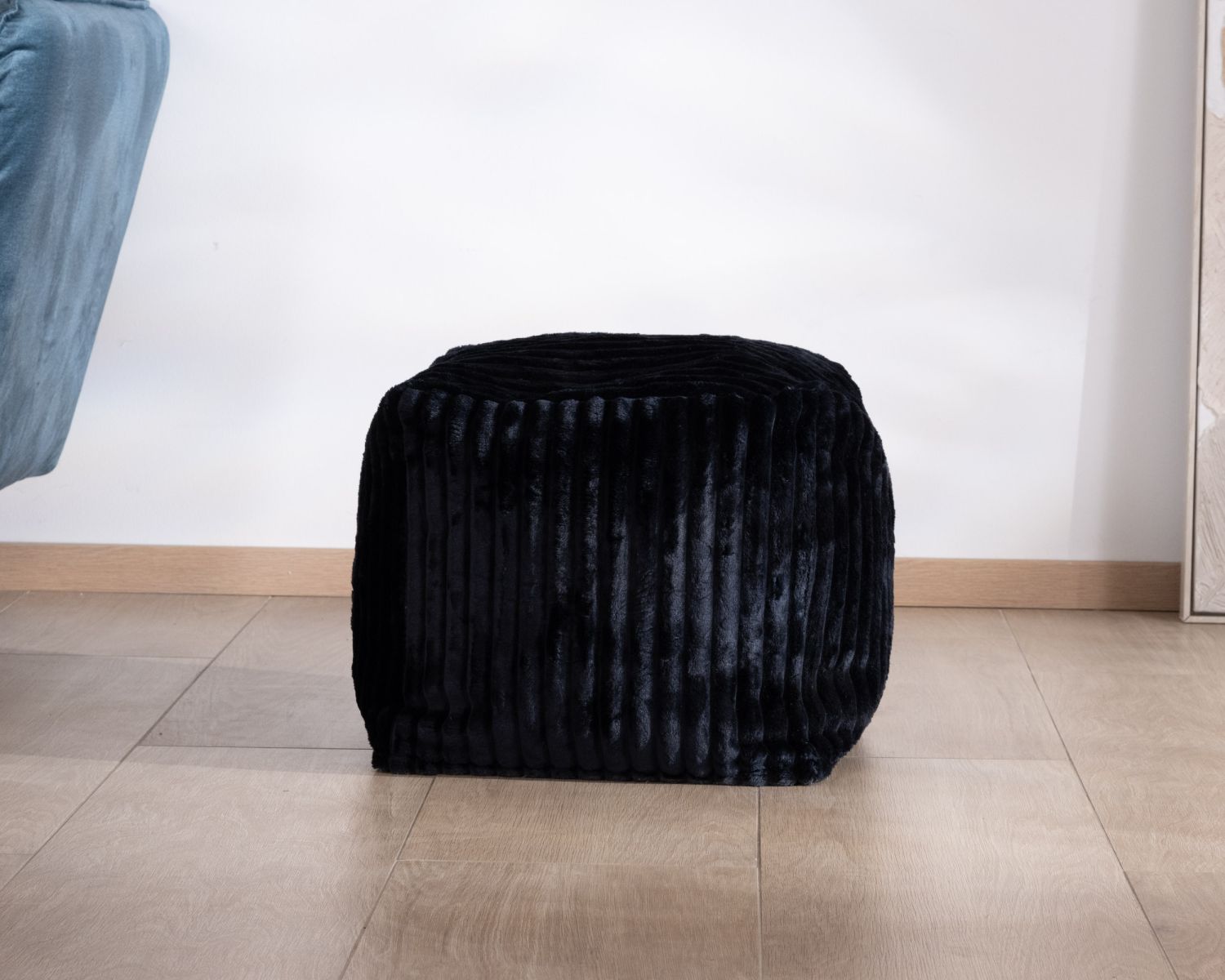 Pouf carré en velours côtelé anthracite "Lizard" esprit cosy chic