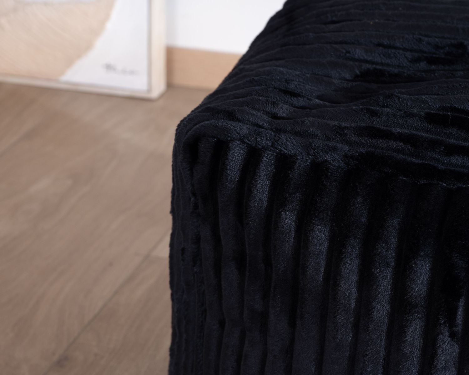 Pouf carré en velours côtelé anthracite "Lizard" esprit cosy chic