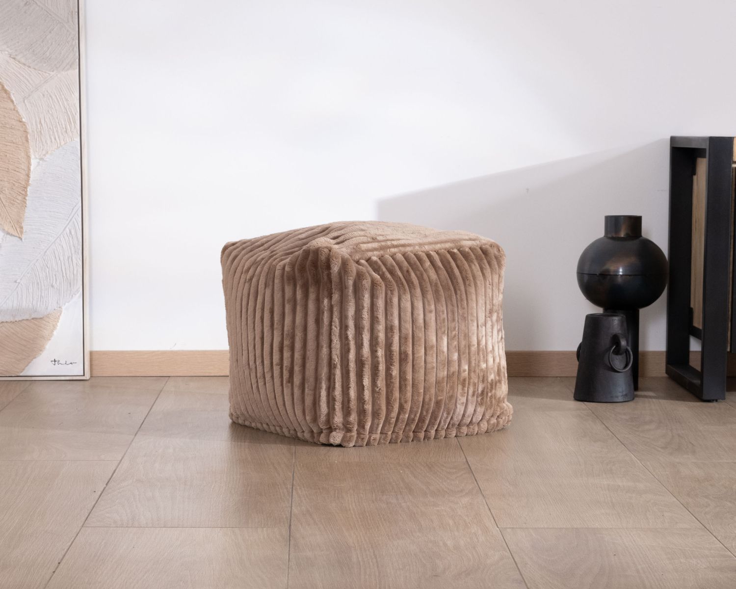 Petit pouf carré en velours camel "Lizard"