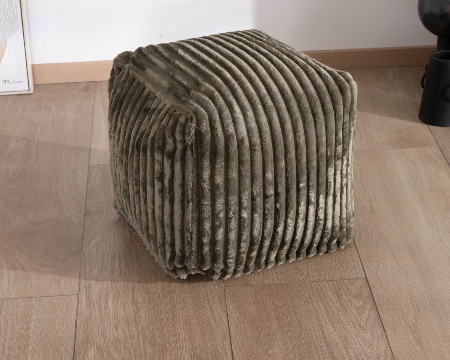 Pouf cubique en velours côtelé kaki "Lizard"