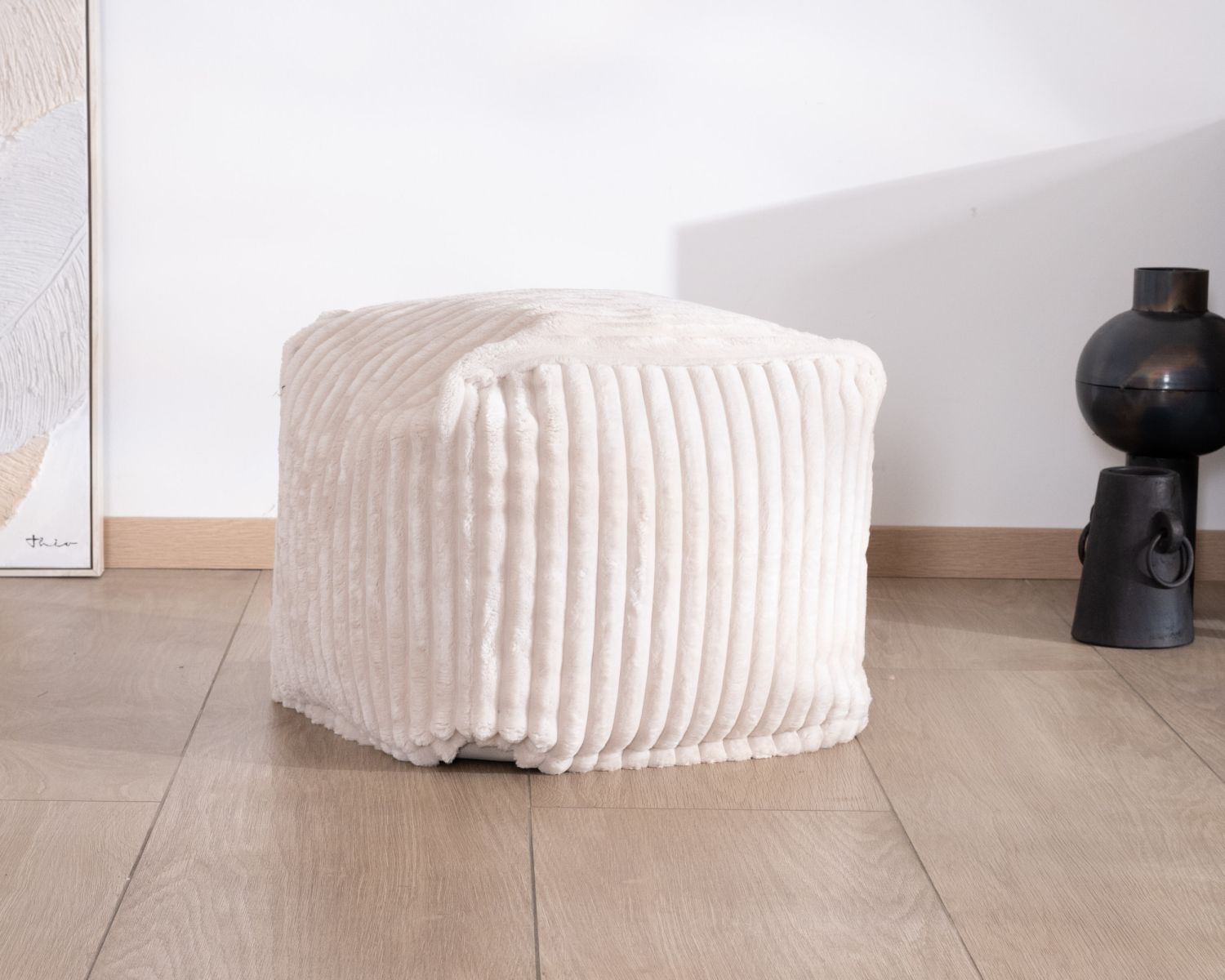 Petit pouf cubique en velours blanc "Lizard"