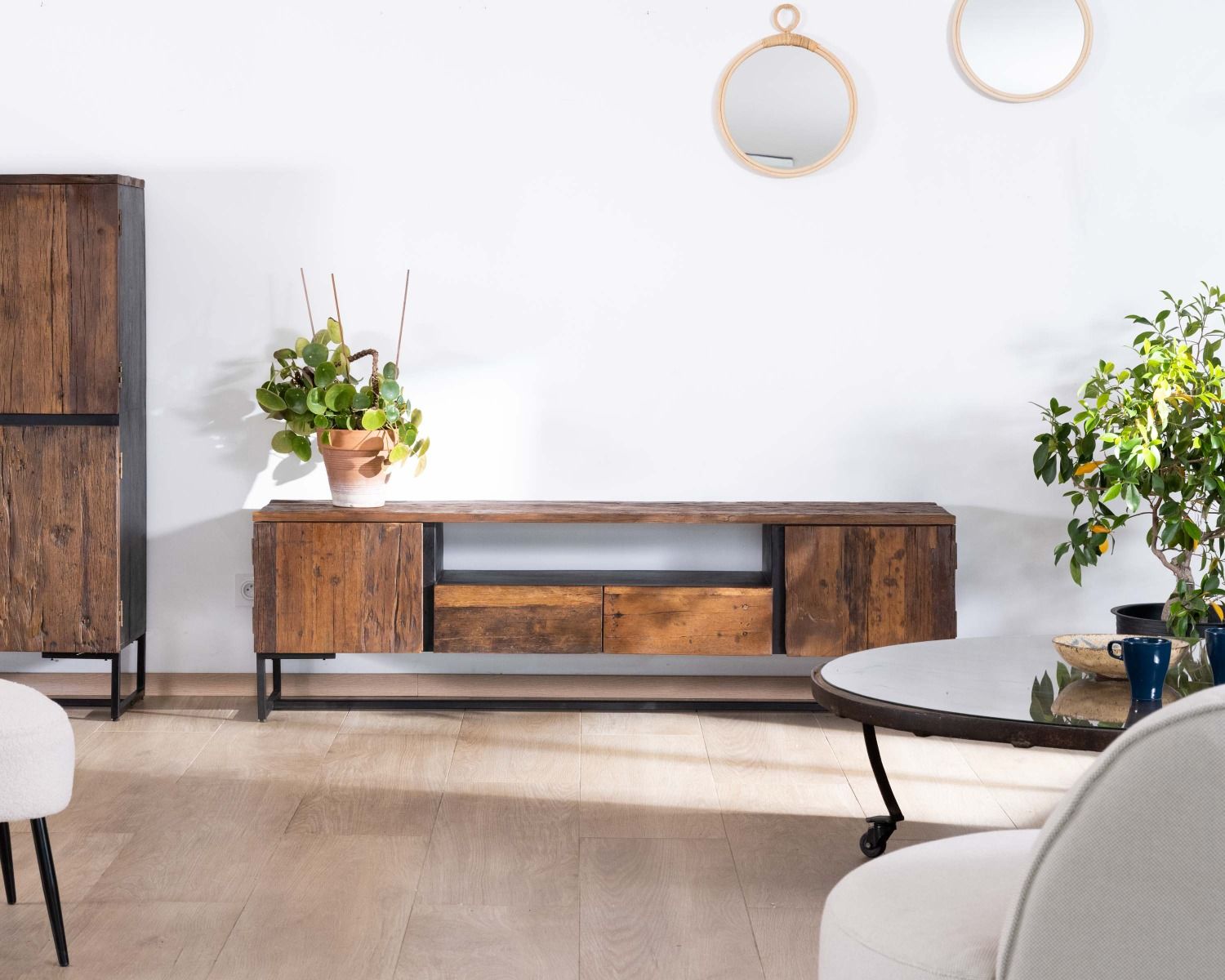 Meuble TV industriel 175 cm acacia et métal noir "Cachou Chic"