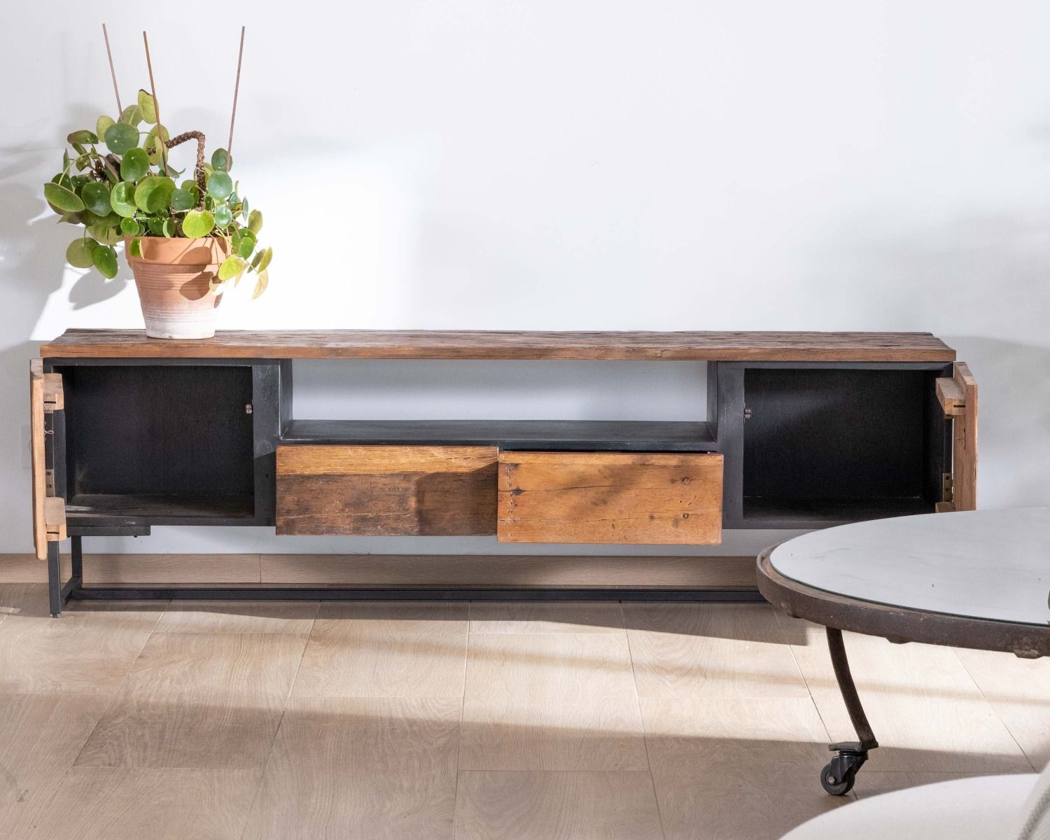 Meuble TV industriel 175 cm acacia et métal noir "Cachou Chic"