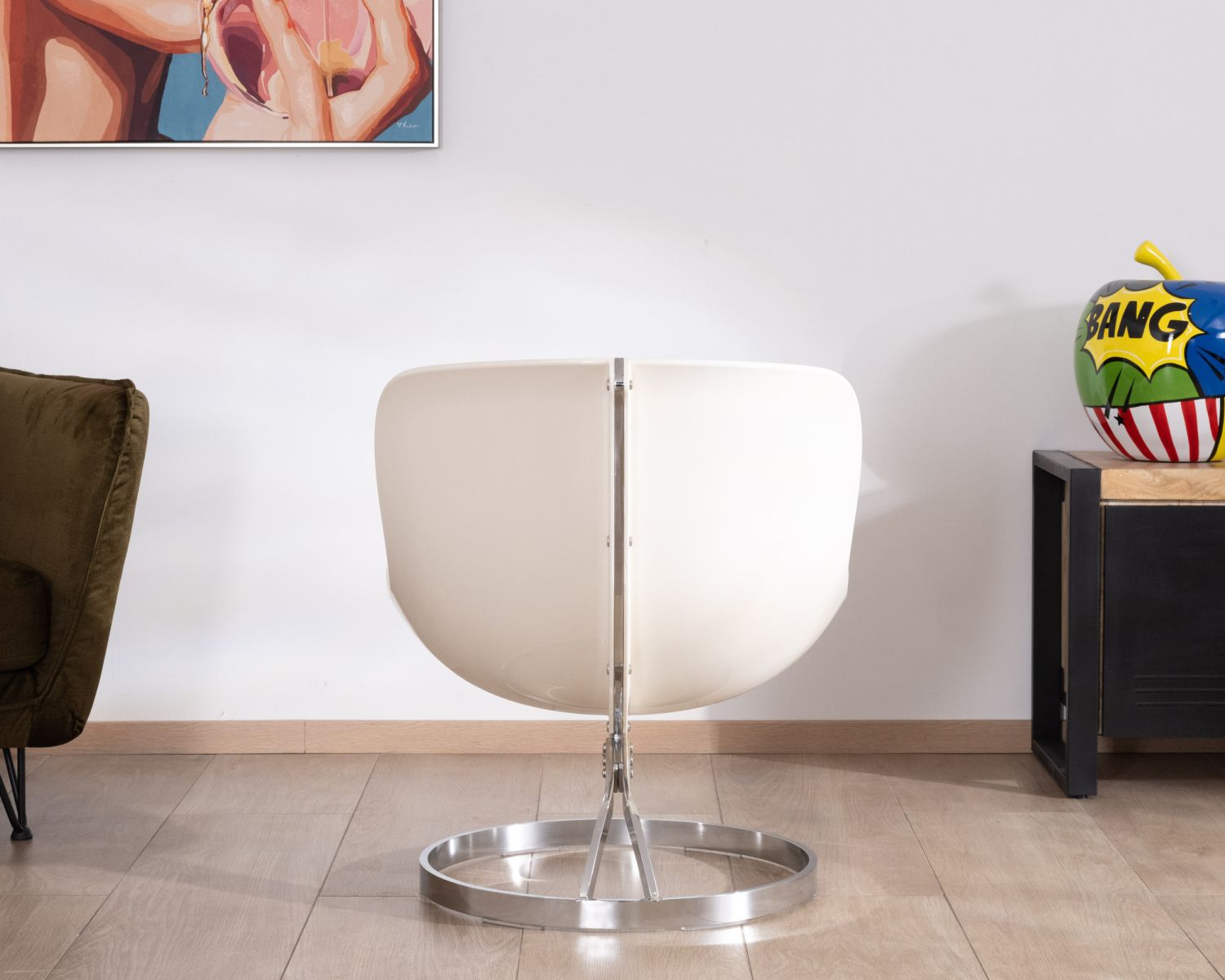 Fauteuil design pop coque en plexiglass et tissu bouclette vert kaki "AstroPop"