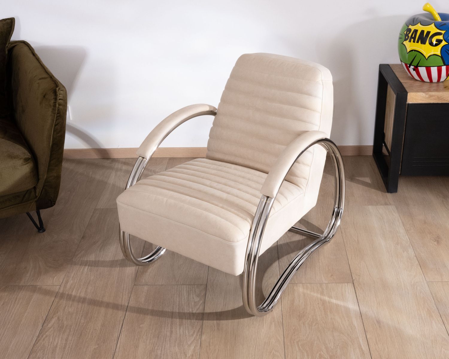 Fauteuil lounge rétro en cuir blanc et acier inoxydable "AstroPop"