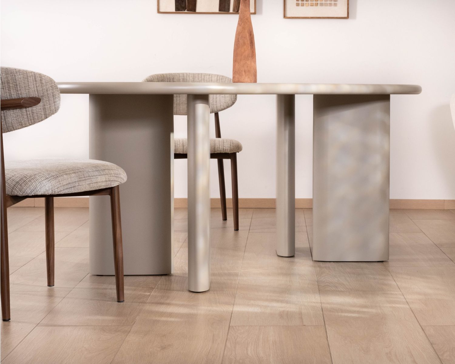 Table de repas ovale 180 cm design moderne et épuré beige "Odyna"