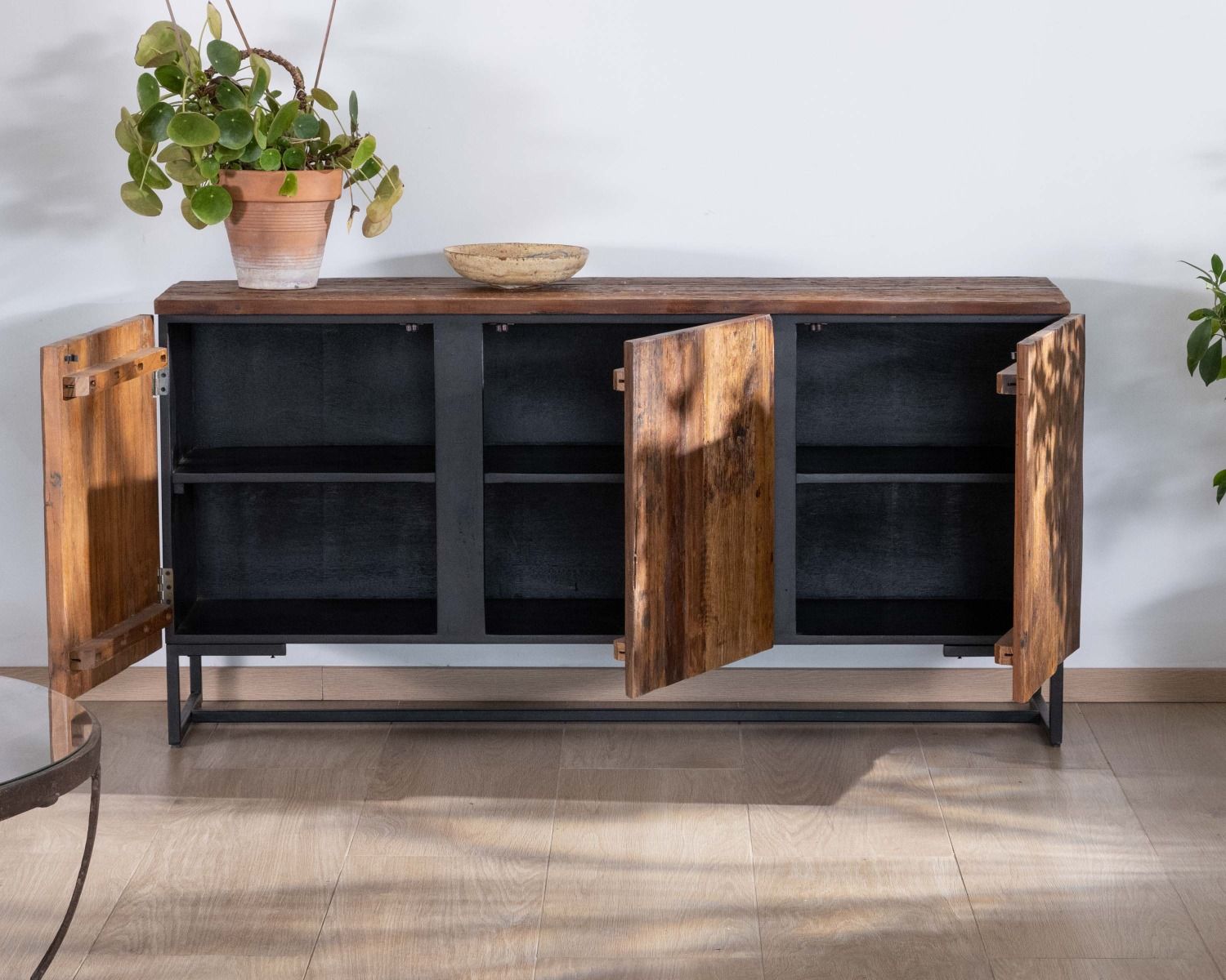 Buffet bas 3 portes acacia massif 150cm "Cachou chic"