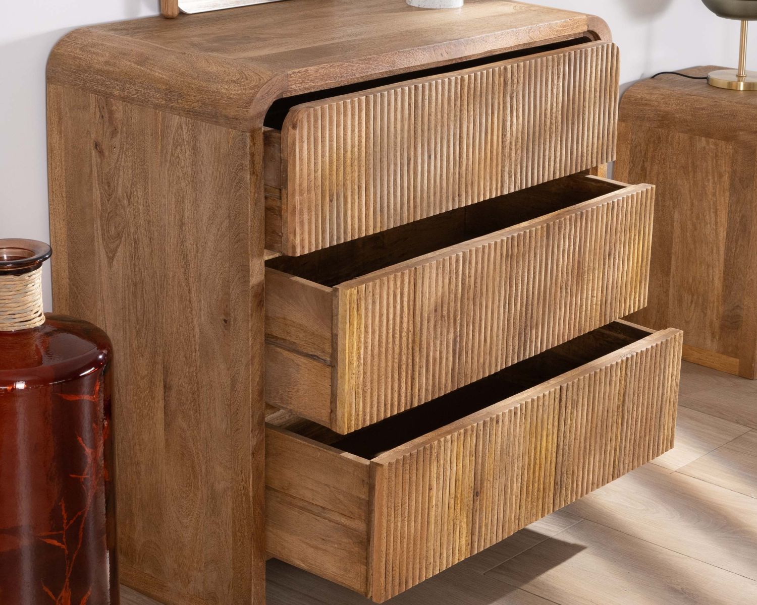 Commode design rétro avec façades cannelées "Céresto" 3 grands tiroirs