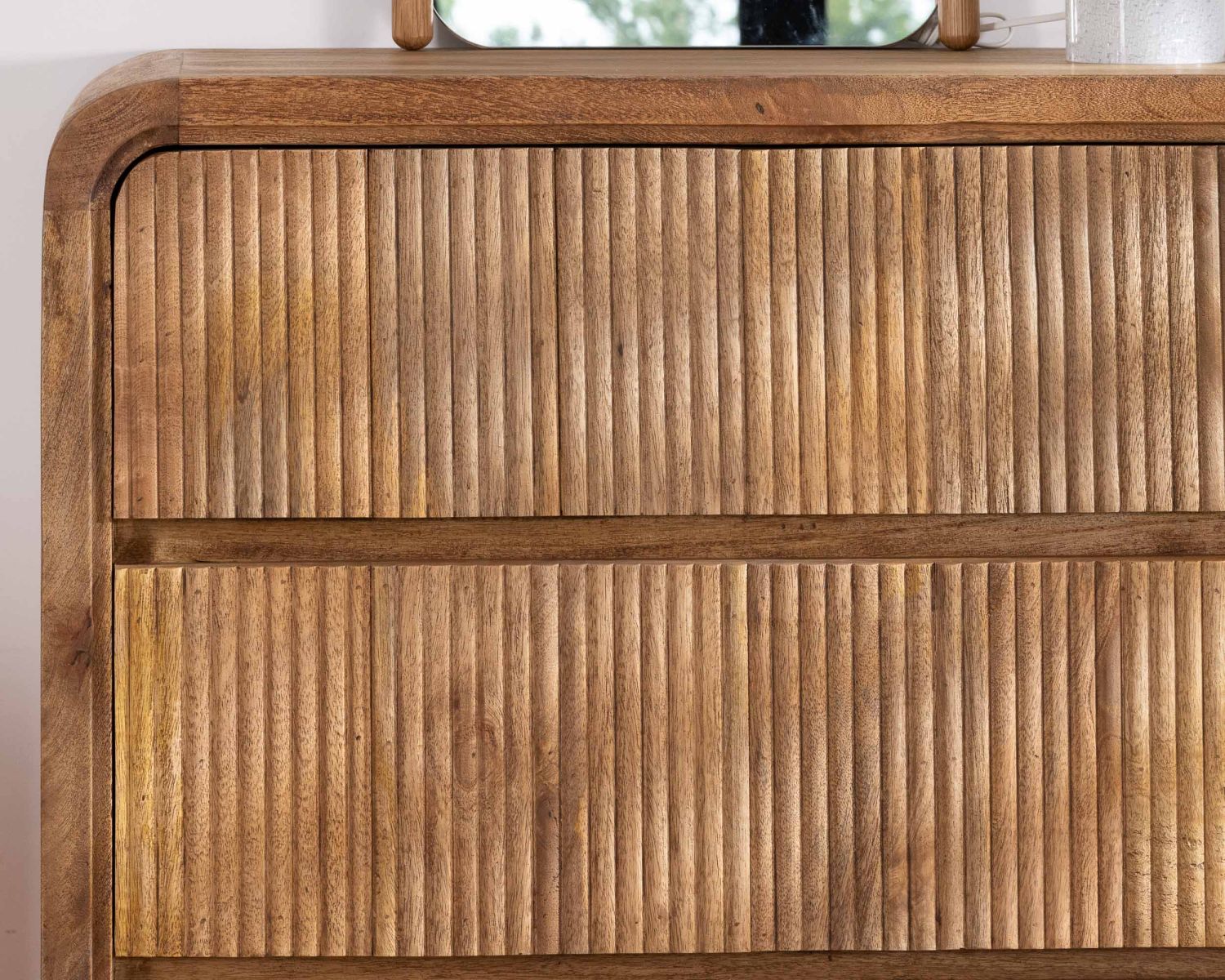 Commode design rétro avec façades cannelées "Céresto" 3 grands tiroirs