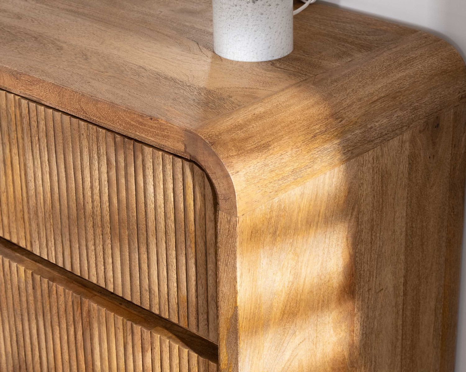 Commode design rétro avec façades cannelées "Céresto" 3 grands tiroirs