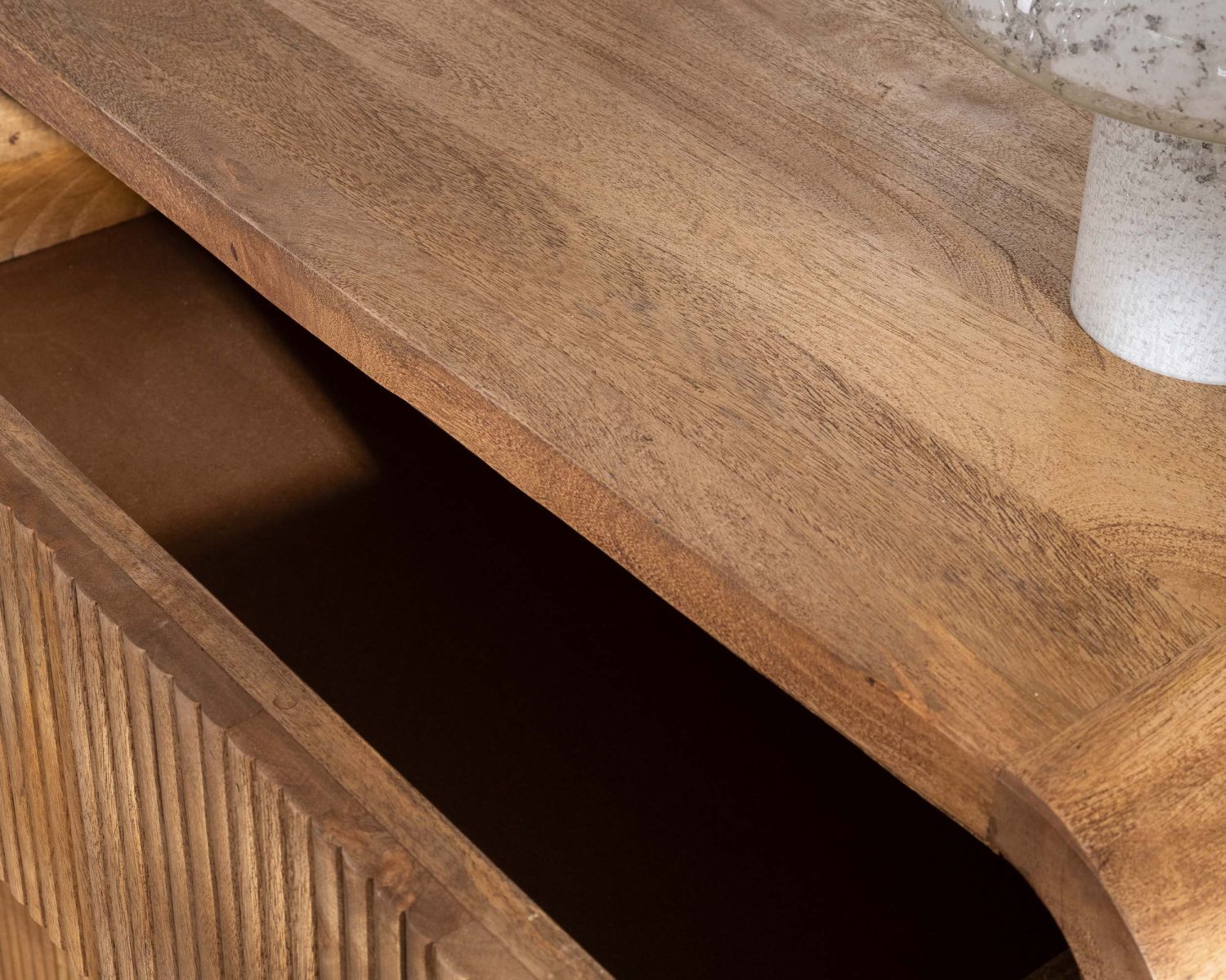 Commode design rétro avec façades cannelées "Céresto" 3 grands tiroirs