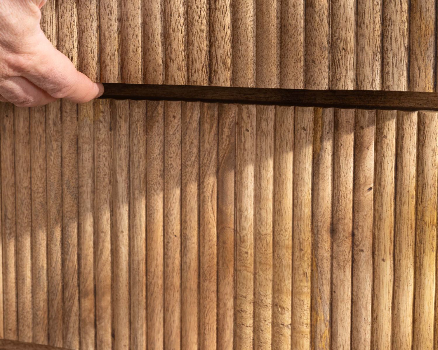 Commode design rétro avec façades cannelées "Céresto" 3 grands tiroirs