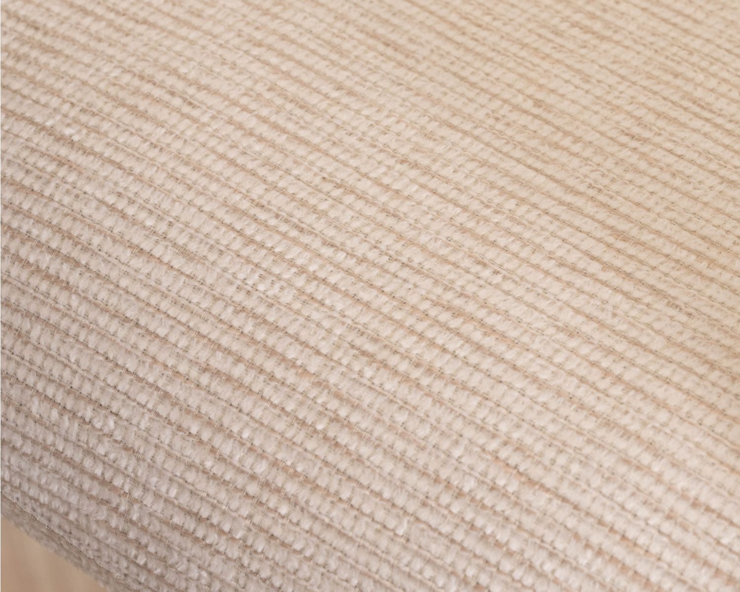 Lot de 2 chaises de repas pivotantes “Movy” assise enveloppante en tissu crème avec accoudoirs