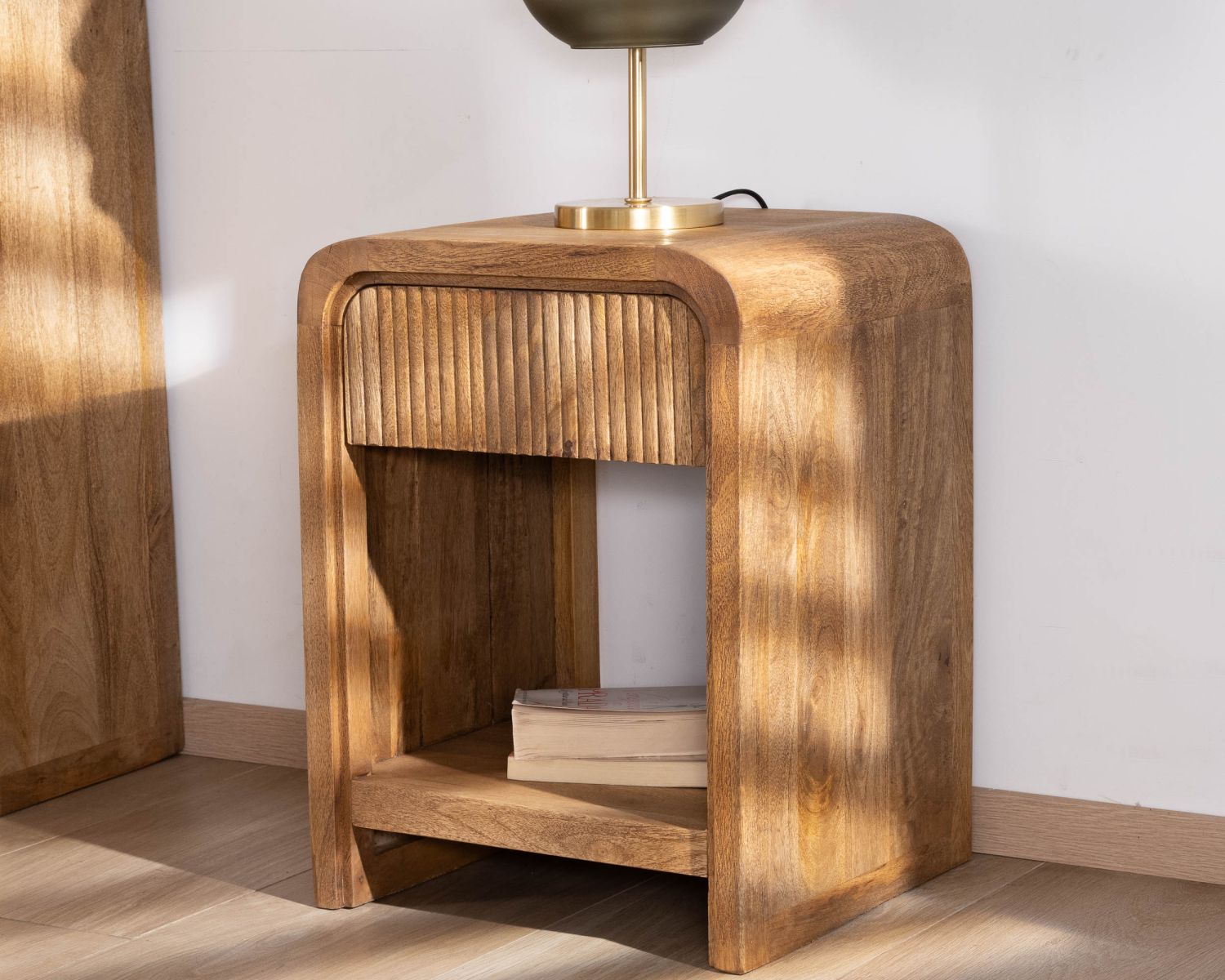 Table de nuit en acacia 1 tiroir facetté "Céresto"