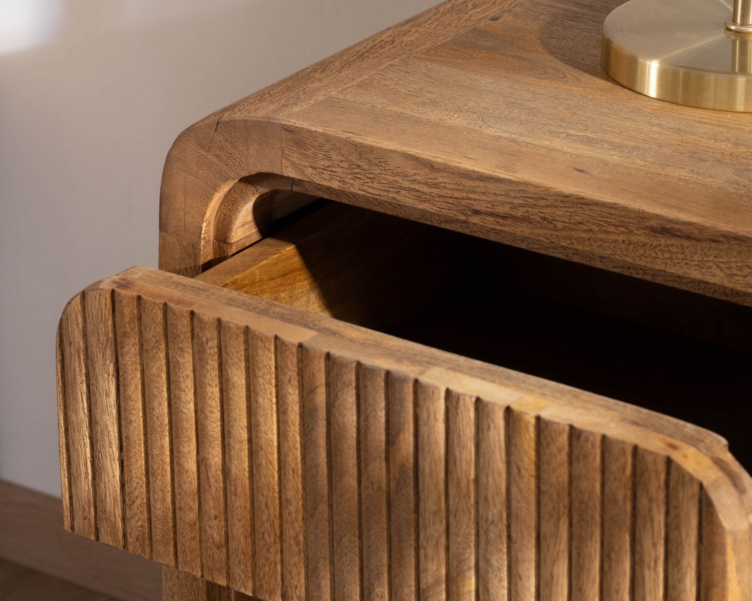 Table de nuit en acacia 1 tiroir facetté "Céresto"