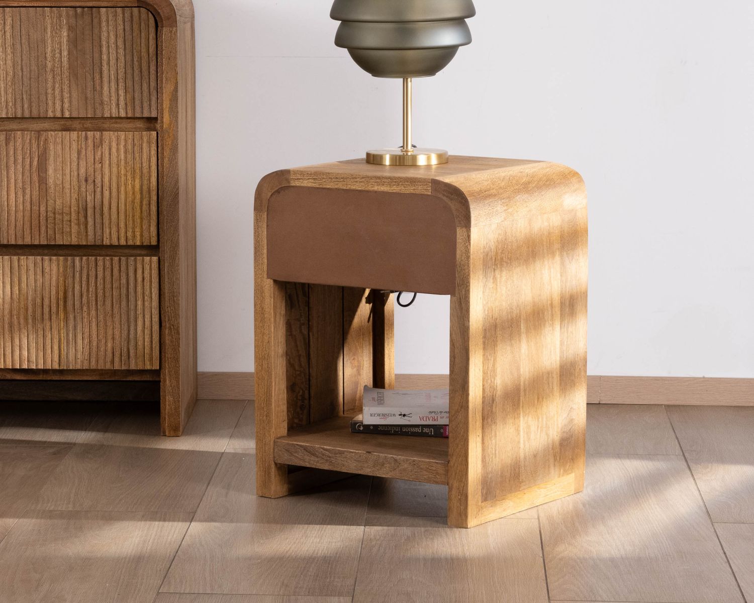 Table de nuit en acacia 1 tiroir facetté "Céresto"