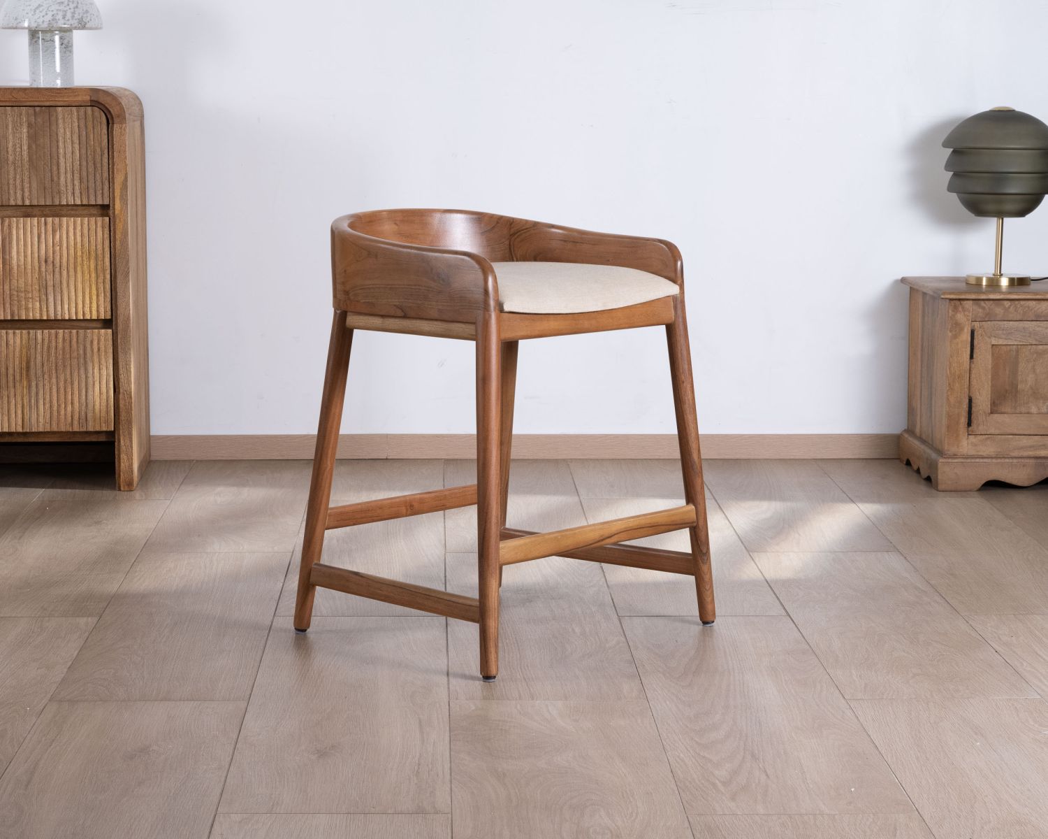 Tabouret mi-hauteur design épuré en acacia et coussin beige "Vogue"