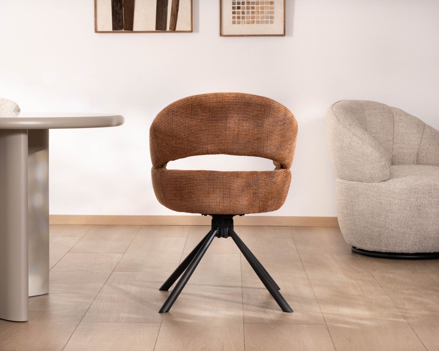 Lot de 2 chaises pivotantes en tissu tramé rouille “Movy" lignes contemporaines et enveloppantes