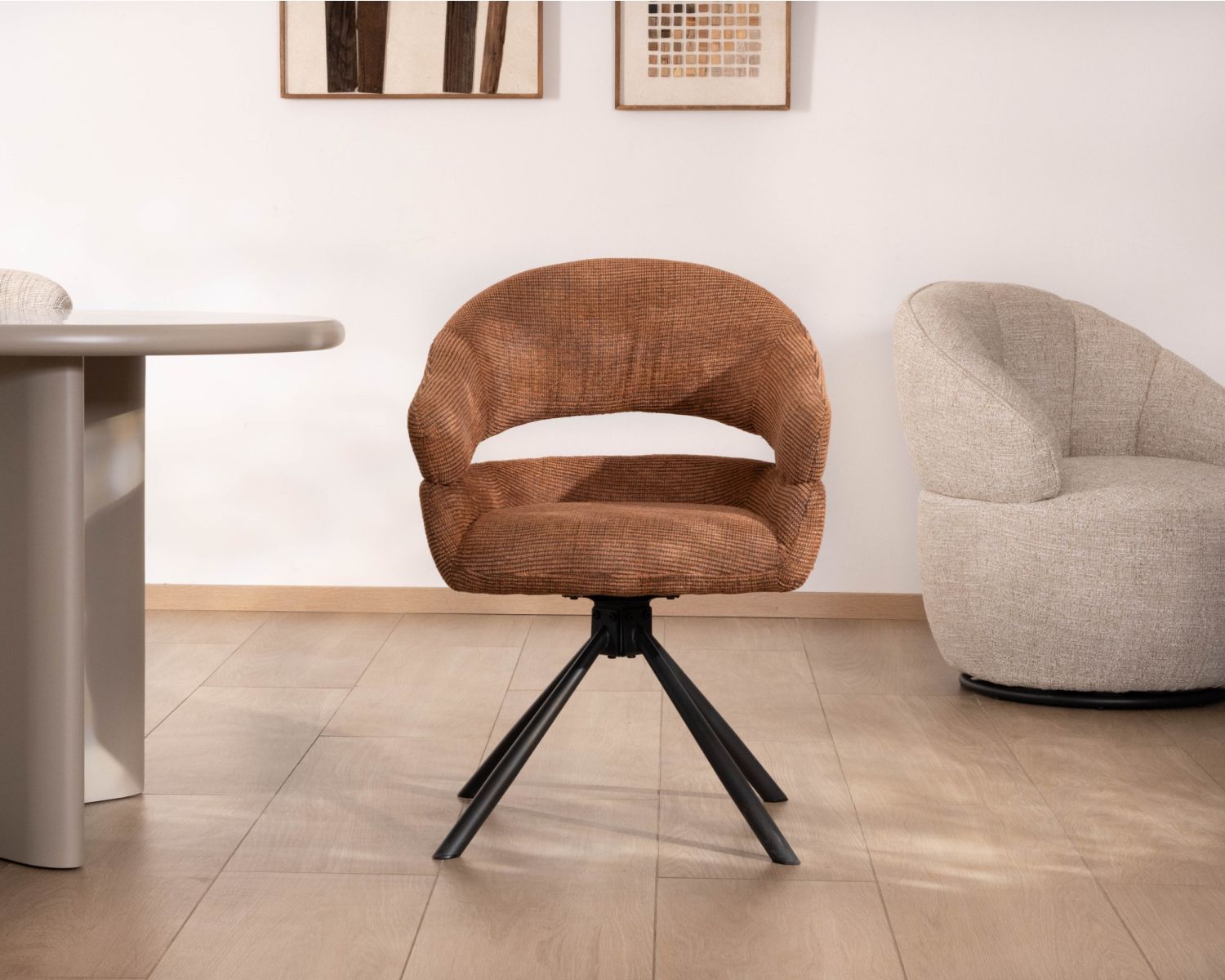 Lot de 2 chaises pivotantes en tissu tramé rouille “Movy" lignes contemporaines et enveloppantes