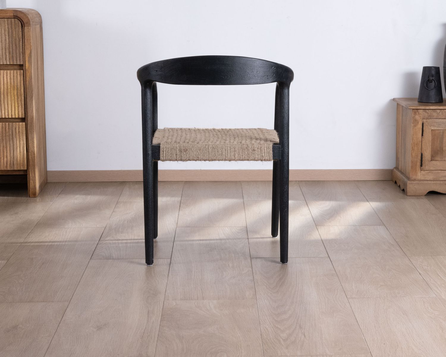 Lot de 2 chaises design en bois noir et assise jute tressée "Vogue"