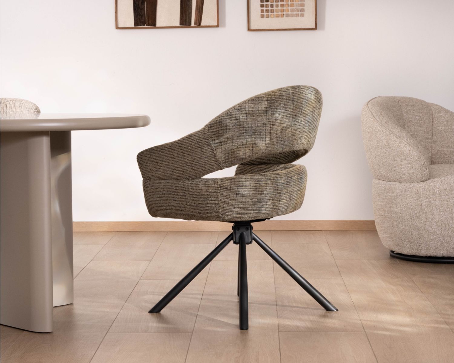 Lot de 2 chaises de repas pivotantes avec accoudoirs “Movy” en tissu vert sauge