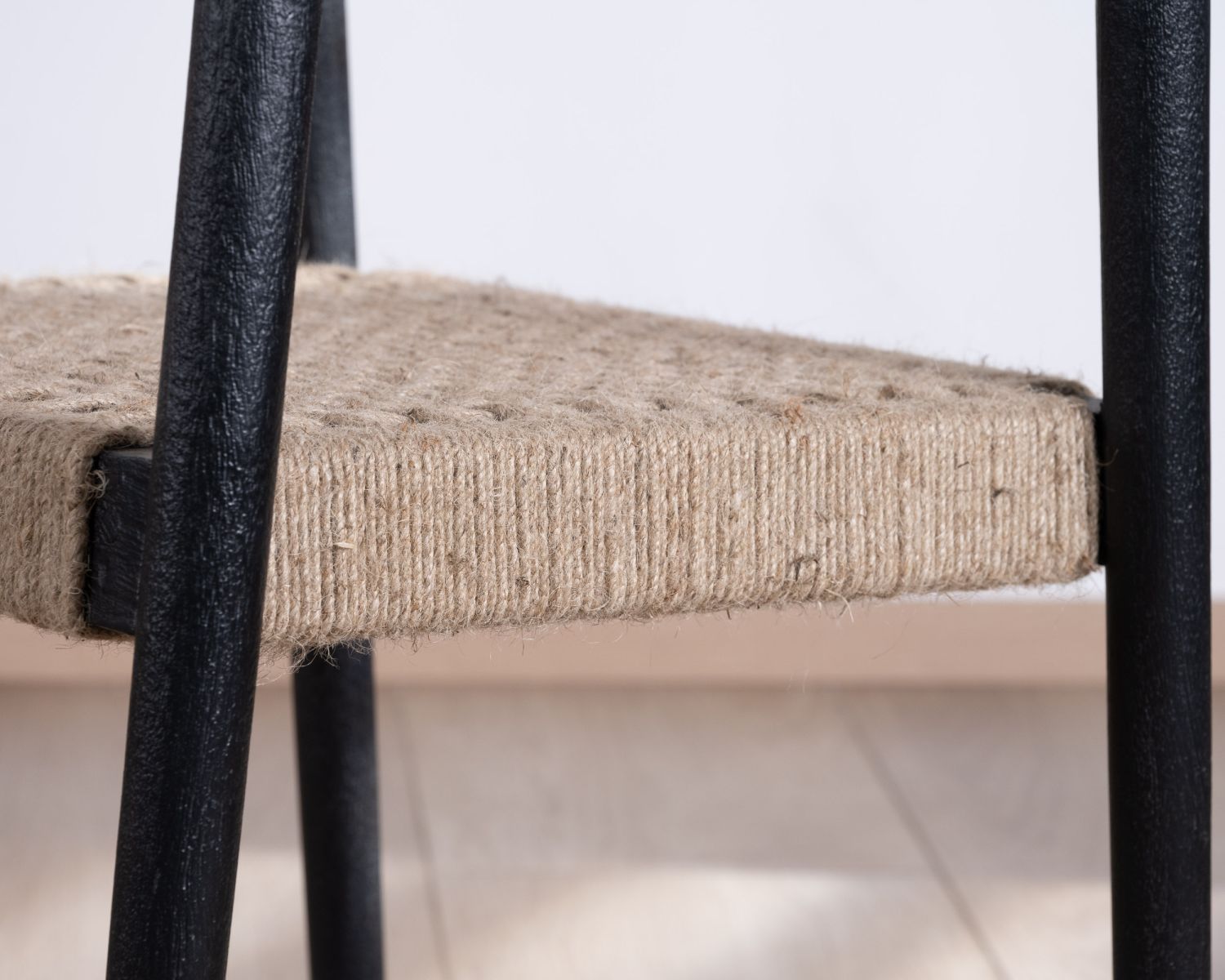 Lot de 2 chaises design en bois noir et assise jute tressée "Vogue"