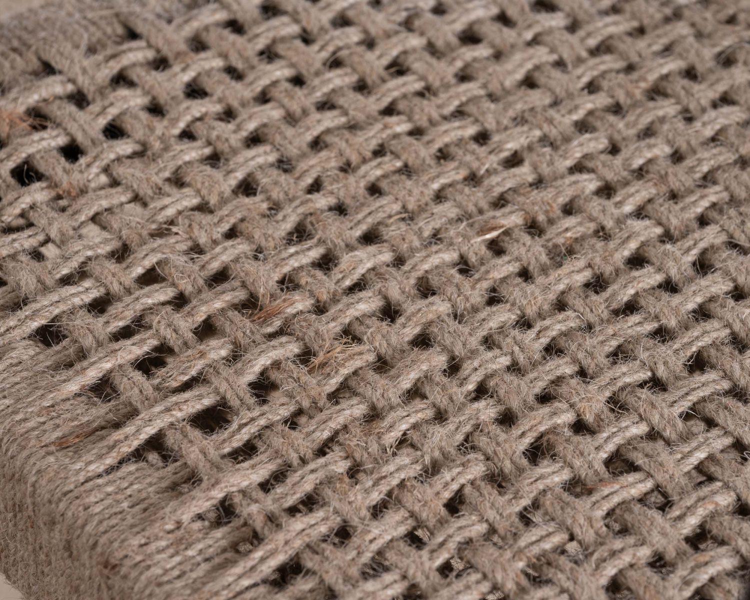 Lot de 2 chaises design en bois noir et assise jute tressée "Vogue"