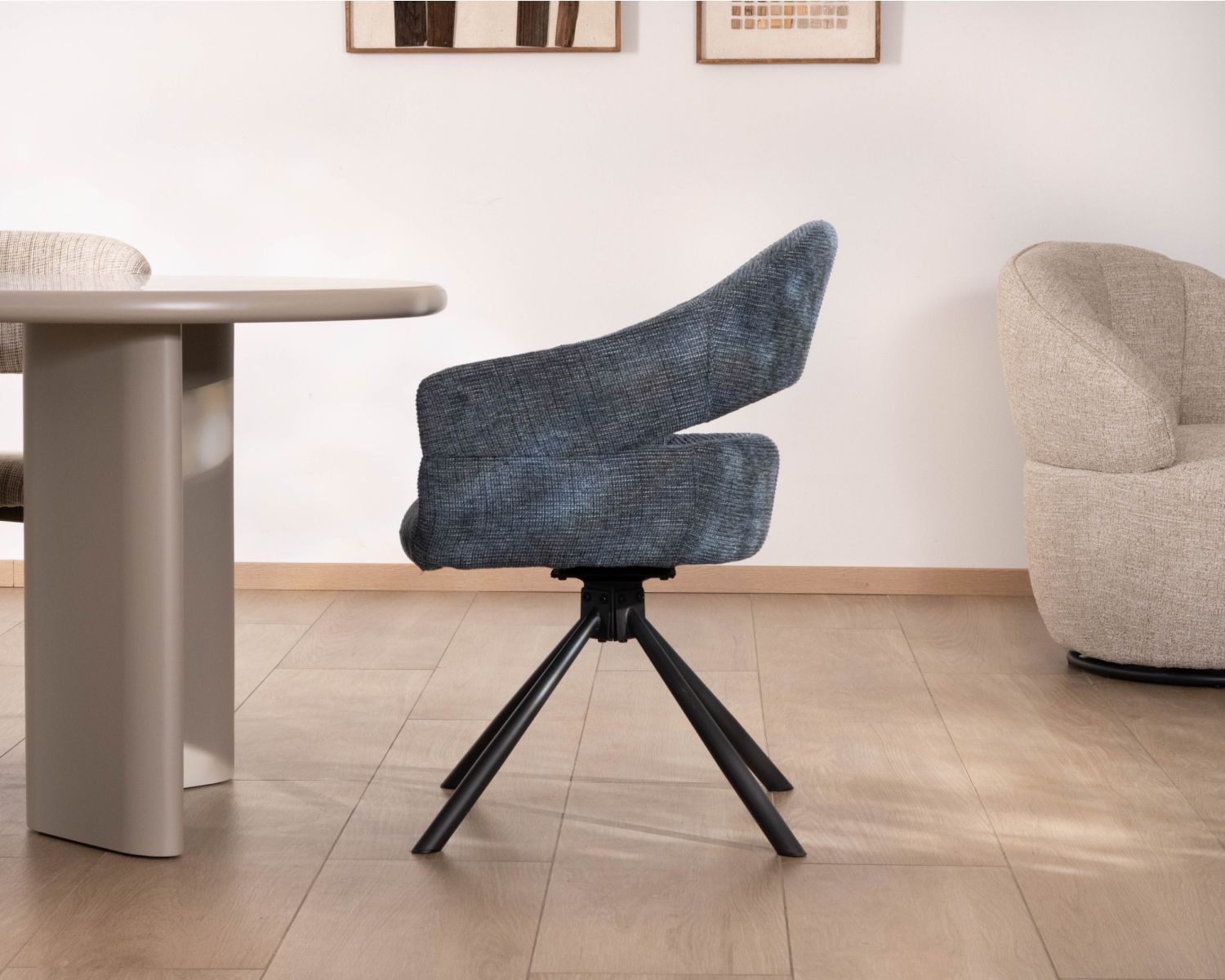Lot de 2 chaises tournantes avec accoudoirs “Movy” en tissu tramé bleu profond