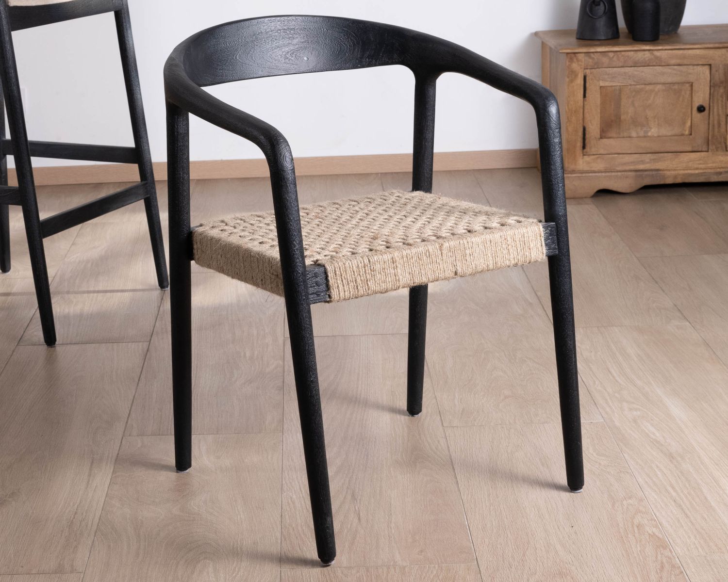 Lot de 2 chaises design en bois noir et assise jute tressée "Vogue"