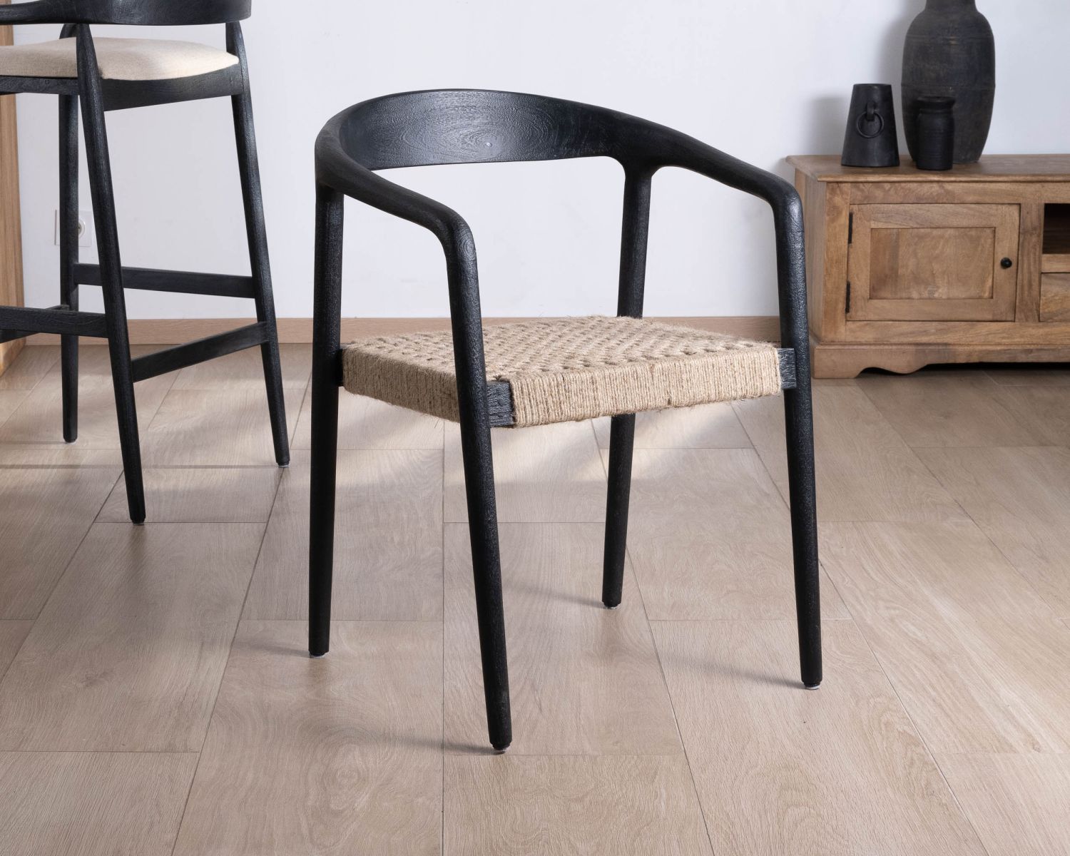 Lot de 2 chaises design en bois noir et assise jute tressée "Vogue"