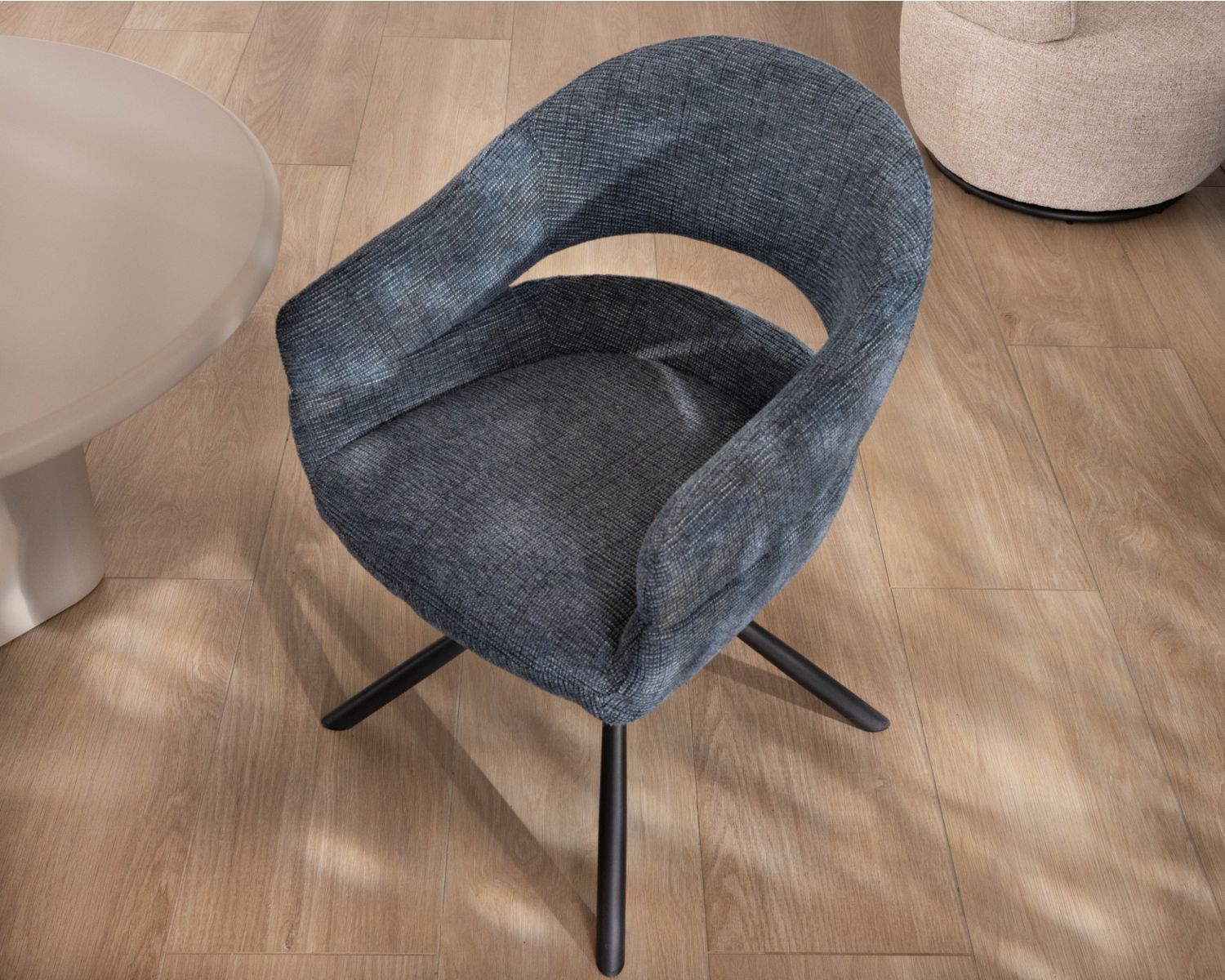Lot de 2 chaises tournantes avec accoudoirs “Movy” en tissu tramé bleu profond
