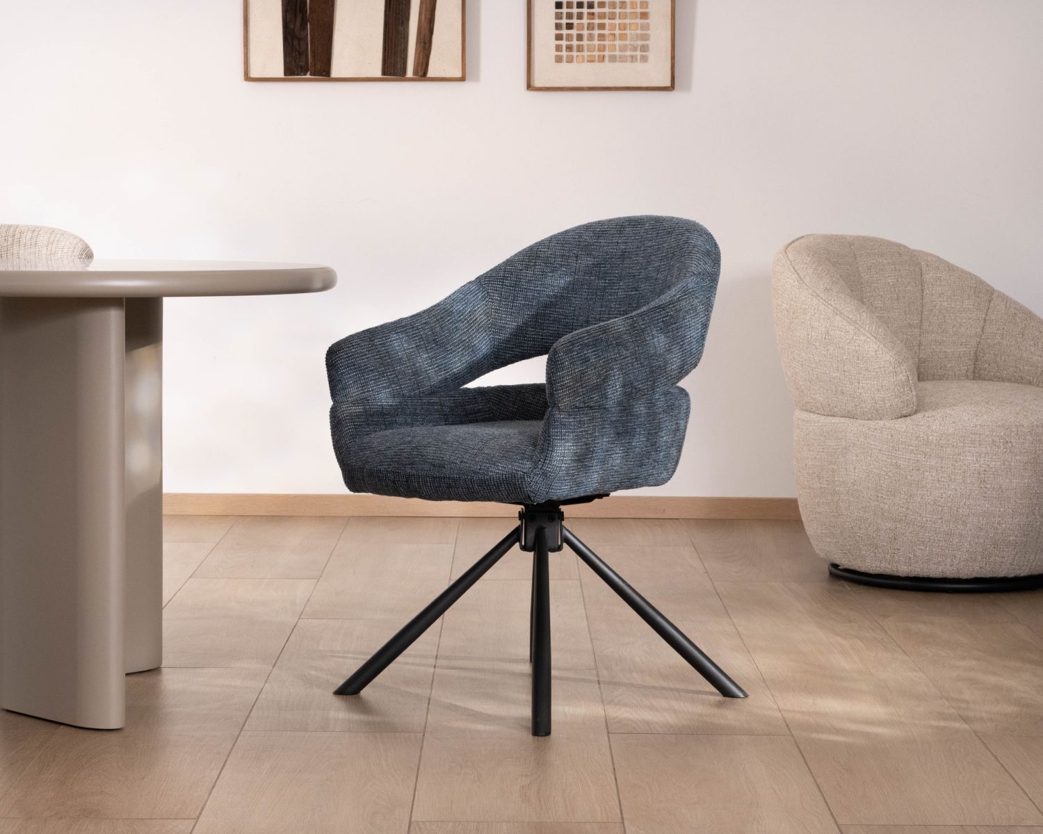 Lot de 2 chaises tournantes avec accoudoirs “Movy” en tissu tramé bleu profond