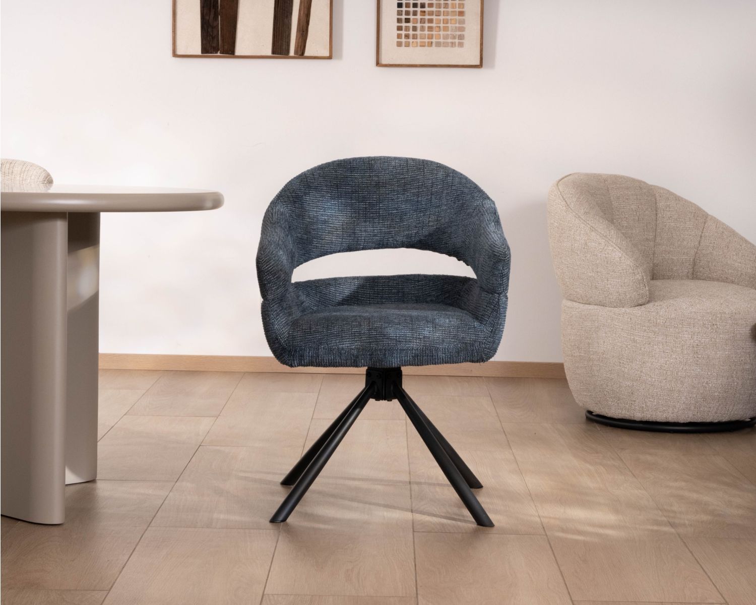 Lot de 2 chaises tournantes avec accoudoirs “Movy” en tissu tramé bleu profond