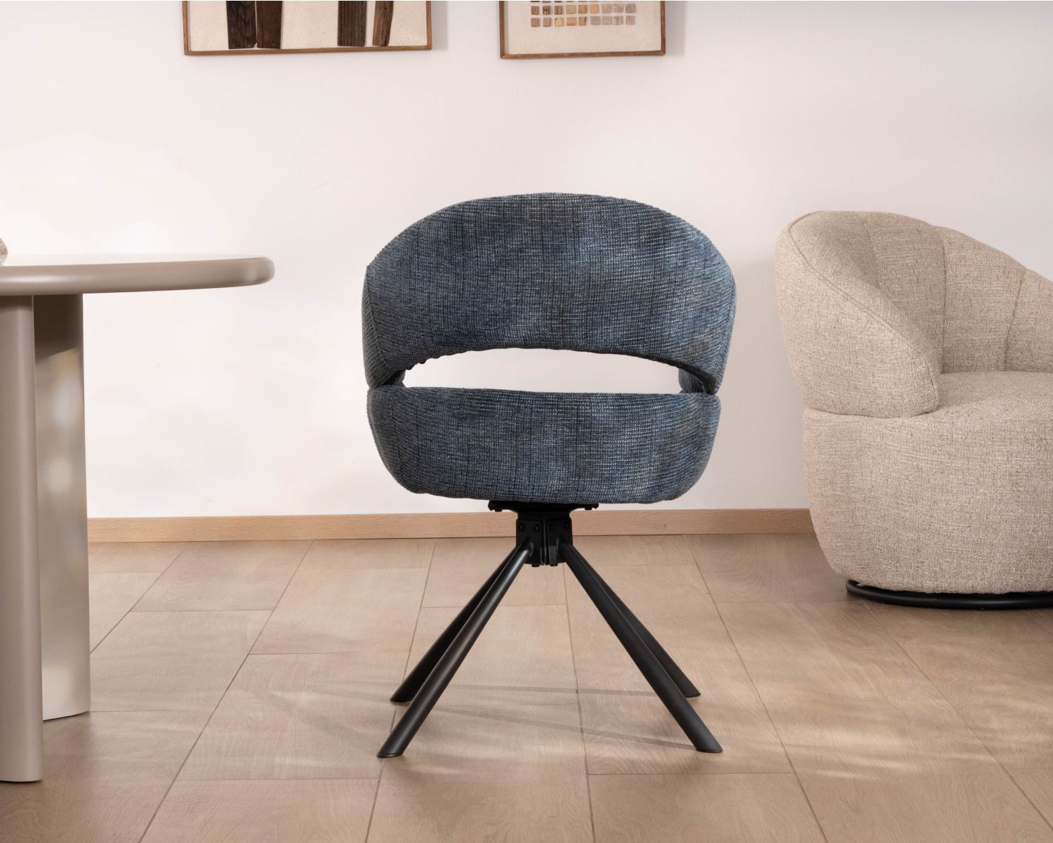 Lot de 2 chaises tournantes avec accoudoirs “Movy” en tissu tramé bleu profond