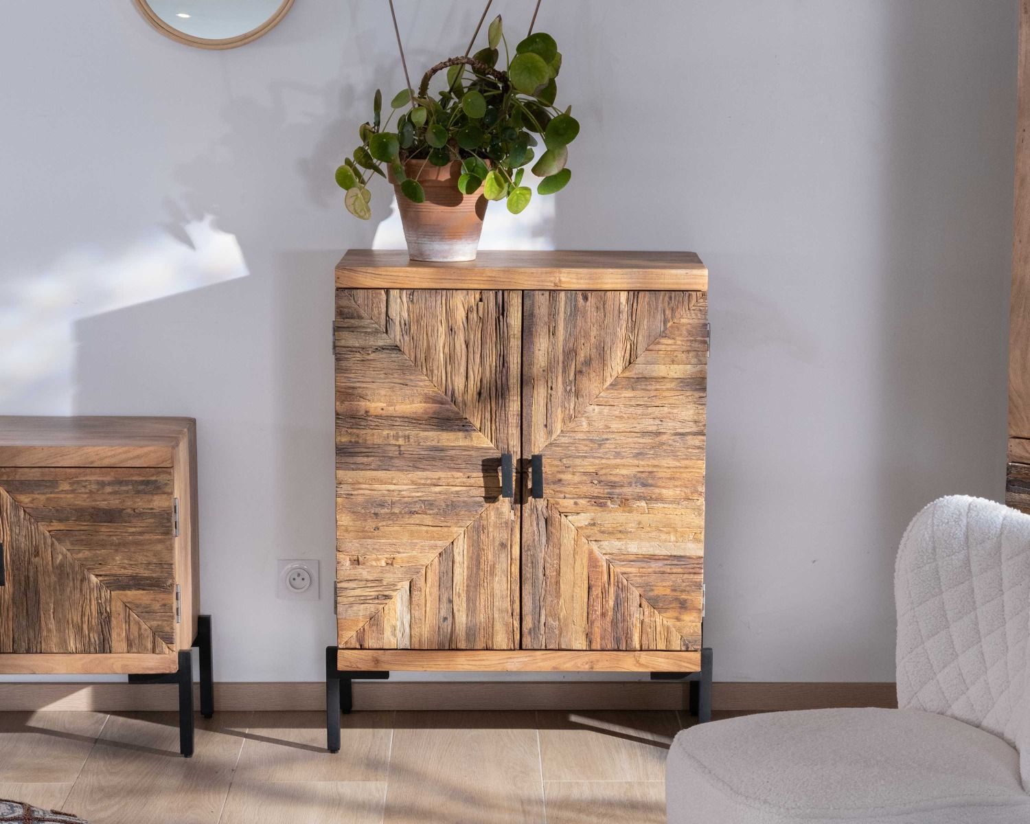 Meuble de rangement bas acacia style ethnique piètement métal "Géonidum"