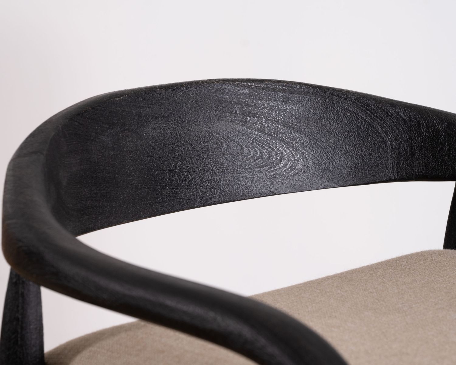 Tabouret de bar noir design avec dosseret bois et assise rembourrée "Vogue"