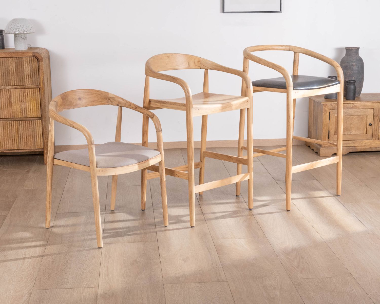 Tabouret de bar en acacia design épuré avec dosseret "Vogue"