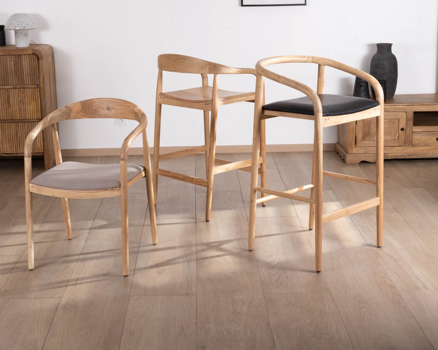 Tabouret de bar en acacia design épuré avec dosseret "Vogue"