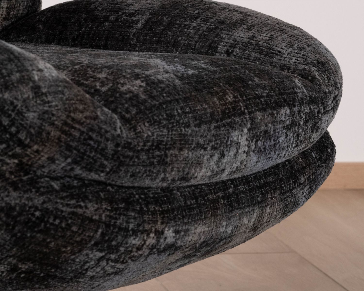 Fauteuil pivotant esprit rétro en tissu bouclettes anthracite “Panama” assise enveloppante